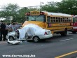 Iskolabusszal ütközött
